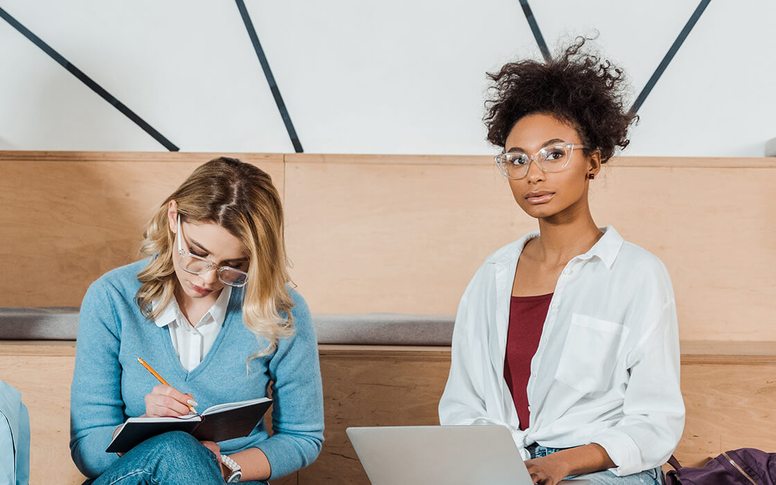 Online Magazin 19 Wie lange dauert ein Bachelorstudium? © Adobe Stock