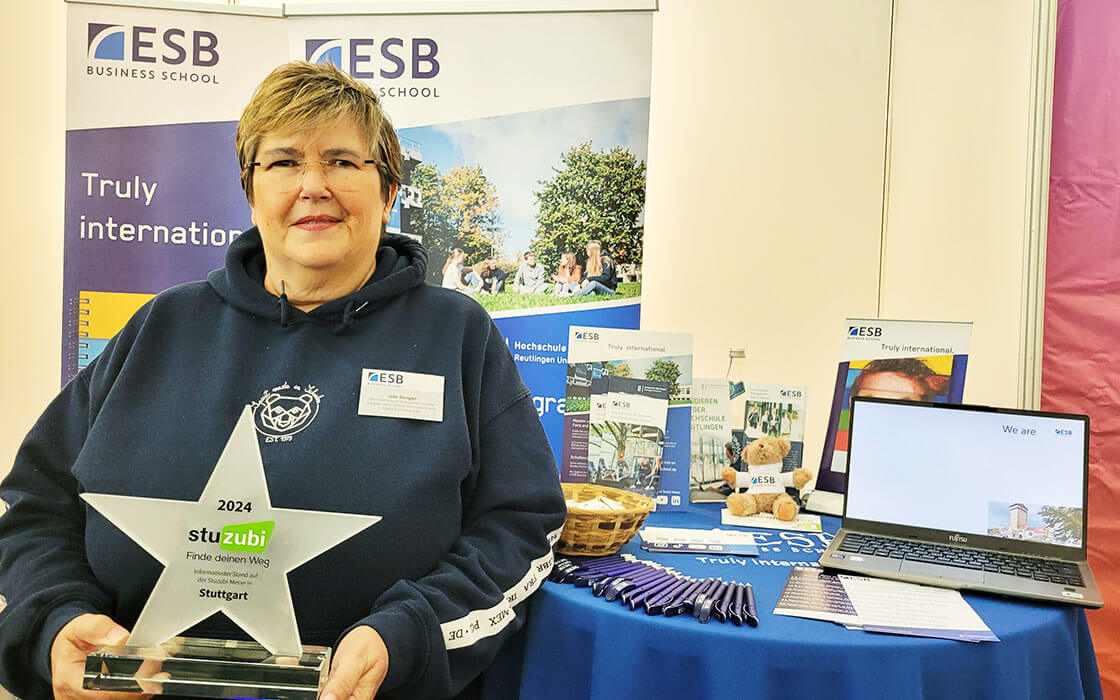 Online Magazin Stuttgart 7 Preisverleihung an die ESB Business School auf der Stuzubi Studien- und Ausbildungsmesse in Stuttgart 2025 © Stuzubi GmbH