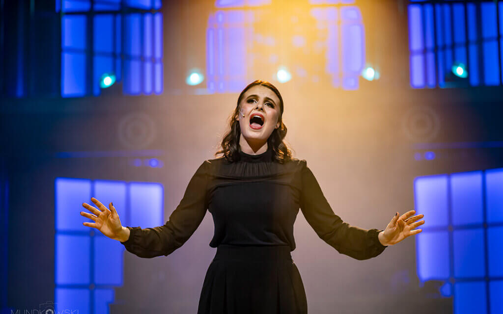 Bühnentalent 2026: Mercedes bei einem Solo-Auftritt in Gesang © Dennis Mundkowski / Stage School