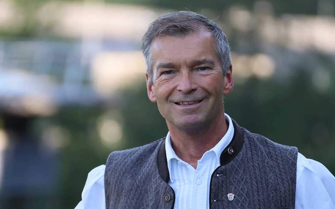 magazin miesbach 2026 jens zangenfeind 1120x700 1 Jens Zangenfeind, Schirmherr der Berufsorientierungsmesse Stuzubi in Miesbach © Landratsamt Miesbach