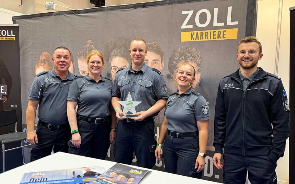 magazin 2026 02 ausbildungsmesse stuttgart stuzubi star preis 1120x700 1 Stuzubi Star geht auf der Ausbildungsmesse Stuttgart an das Hauptzollamt © Stuzubi GmbH